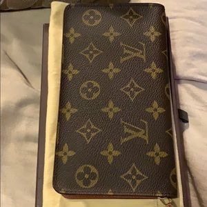 😍😍😍♥️❤️Gorgeous 😀Louis Vuitton zippy long wallet